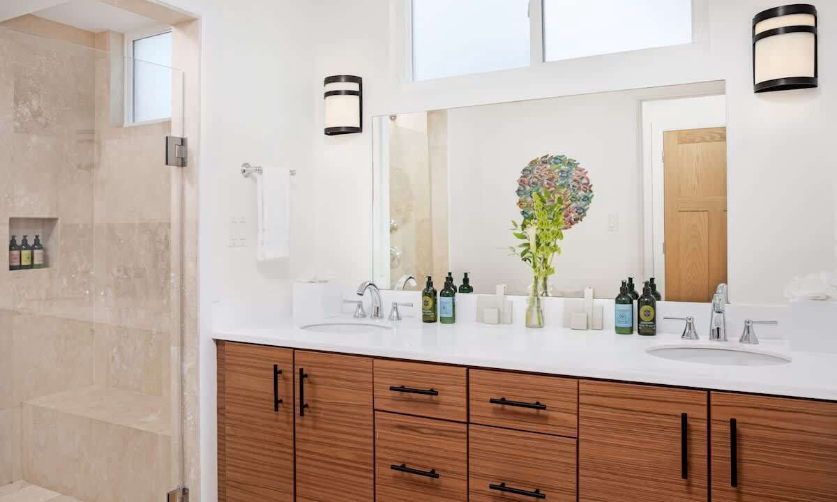 Photo of Bathroom in Leeward Settlement