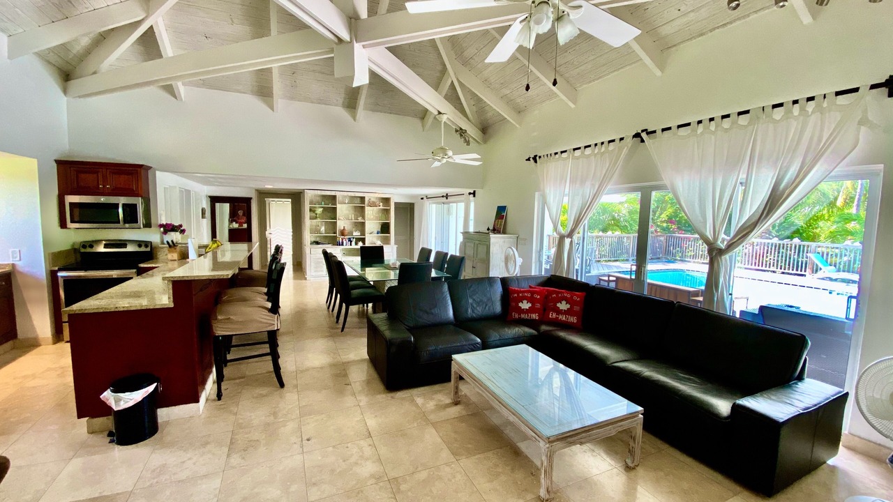 Photo of Livingroom in Leeward Settlement