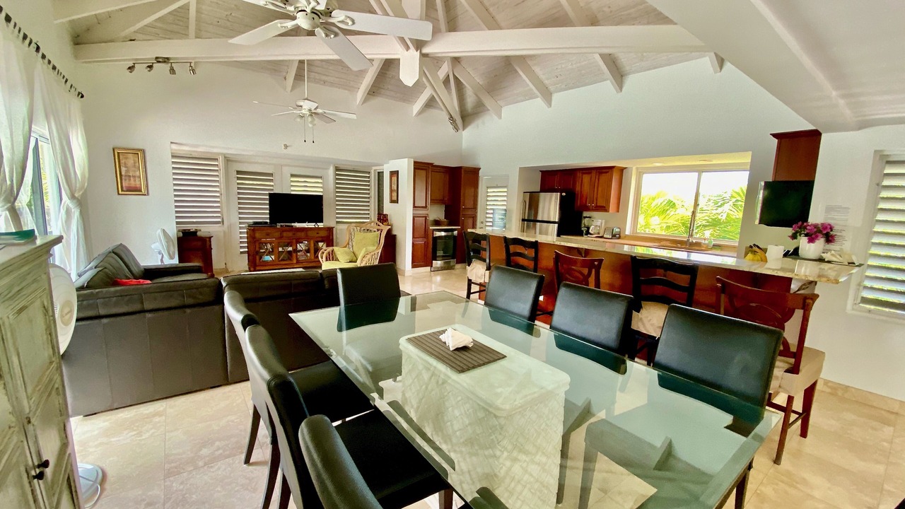 Photo of Livingroom in Leeward Settlement