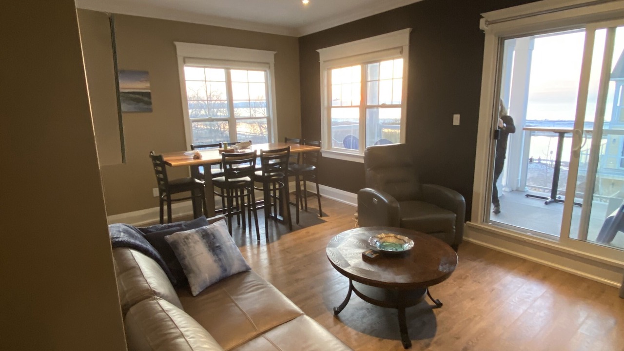 Photo of Livingroom in Wasaga Beach