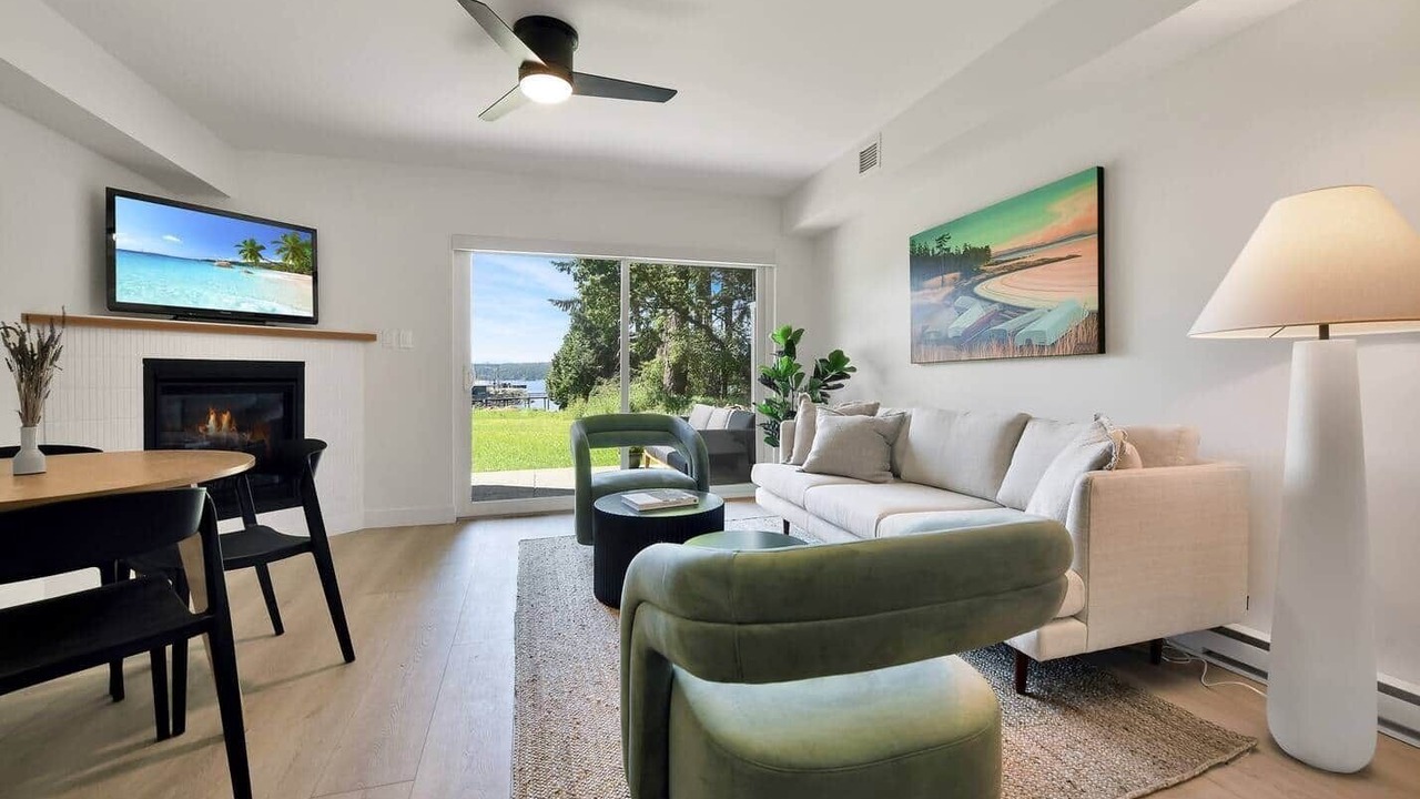 Photo of Livingroom in Hornby Island