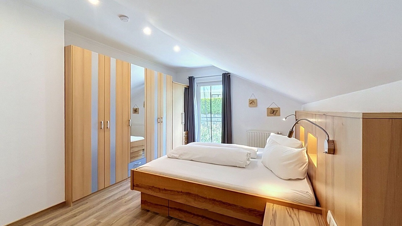 Photo of Bedroom in See