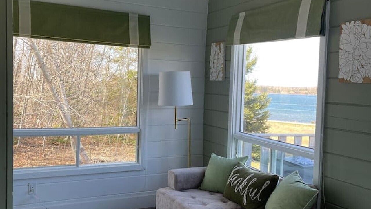 Photo of Livingroom in Commercial Cross