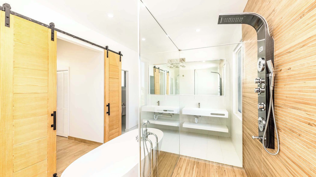 Photo of Bathroom in Leeward Settlement