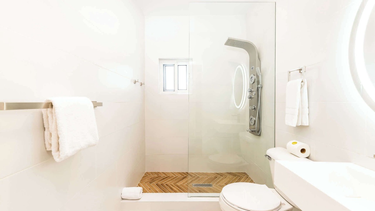 Photo of Bathroom in Leeward Settlement