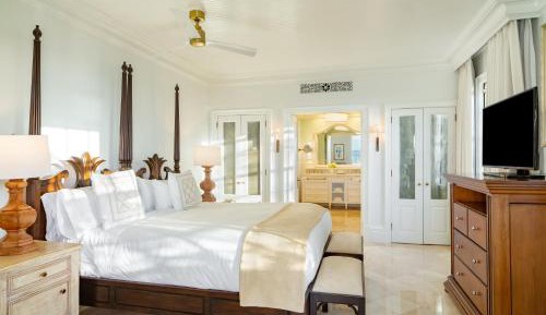 Oceanfront Deluxe Three-Bedroom Suite