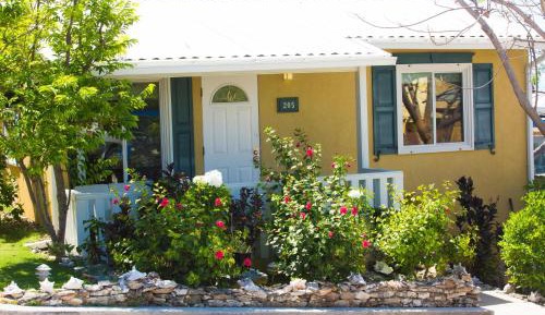 Deluxe Cottage with 1 King Bed and 2 Twins Beds