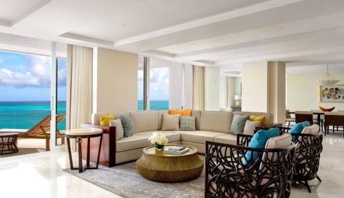 Deluxe King Room Oceanfront - Club Level