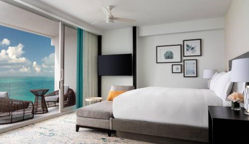 Deluxe Guest Room with 1 King, Oceanfront, Balcony