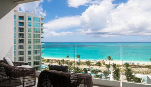 Club level, Deluxe Guest room, 2 Queen, Oceanfront, Balcony