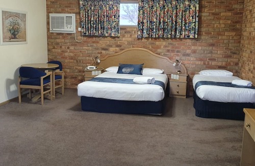 Shepparton Hotel | Pines Country Club Motor Inn