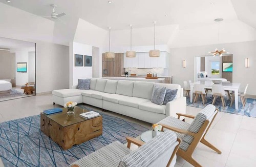 The Bight Apartment | Oceanfront Penthouse | Hot Tub + Daily Cabana