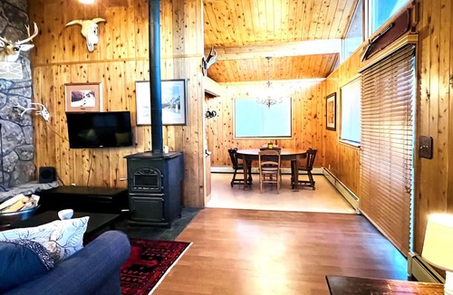 Lander House | Lander Retreat - Gather overlooking downtown and the Wind River Mountains