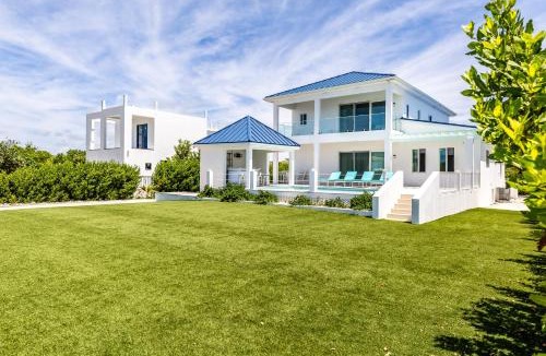 Cooper Jack Bay Settlement Villa | New Unique Villa Blue Top! 2 Bedroom Waterfront