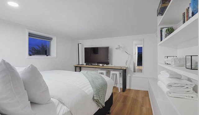 Newly Renovated Studio w Parking-Netflix in Auckland