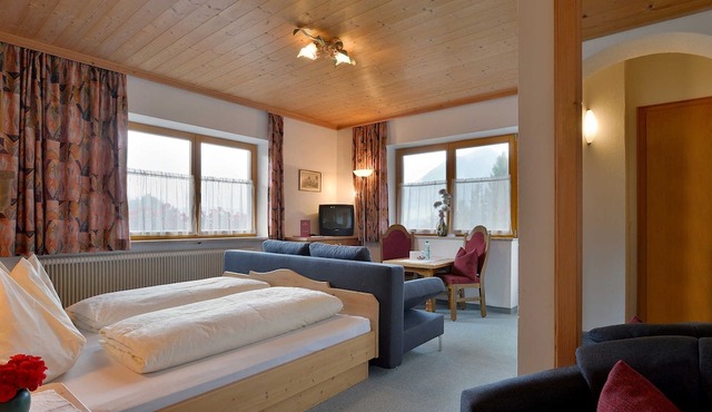 Doppelzimmer mit Zusatzbett - Pension Gieringer in Kössen