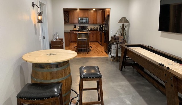 Excellent location right across the street from the Expo Center! – Sleeps 8 in Tulsa