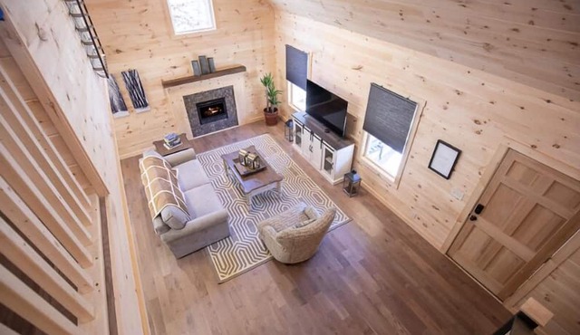 Stylish Cabin within a mile of Town Square in Dahlonega