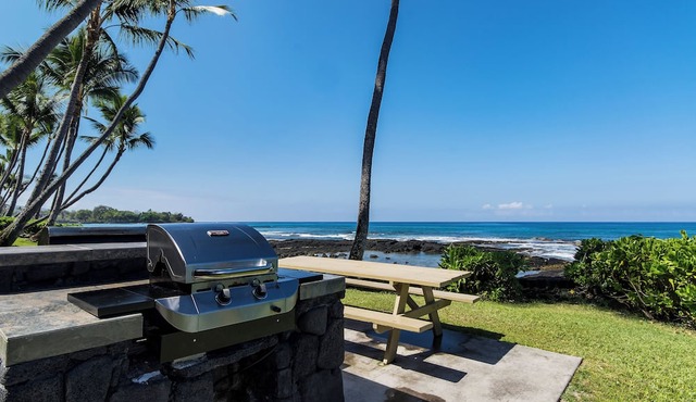 Beautiful Oceanfront Kona Bali Kai 3rd Floor Condo with A/C in Guest Room in Kailua-Kona