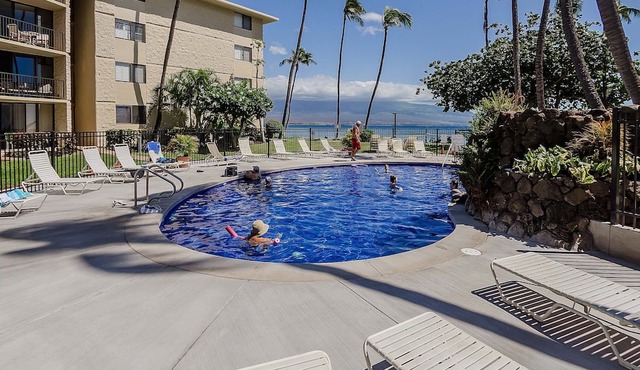 OCEANFRONT - TWO OCEANVIEW bedrooms - 20 feet from water - Kanai a Nalu 401 in Maalaea