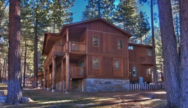 Beautiful 6 Bedroom, 4 Bathroom Home Centrally Located and Perfectly Appointed in South Lake Tahoe