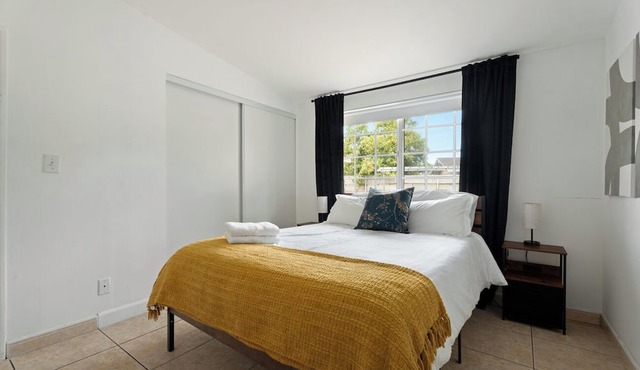 10 minutes to Safari Family Vacation with Backyard Games. Pet-Friendly in Escondido
