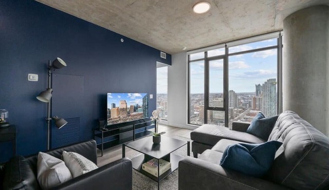 King Bed|DT Views| Mins to Stampede |UG Parking in Calgary