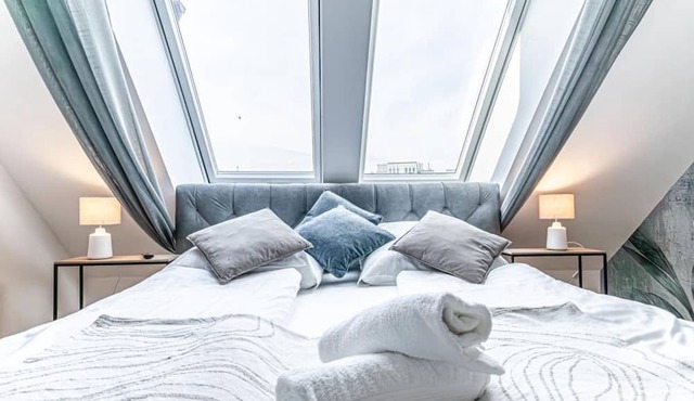 9 min to Center - Luxury Airconditioned w/Balcony in Vienna