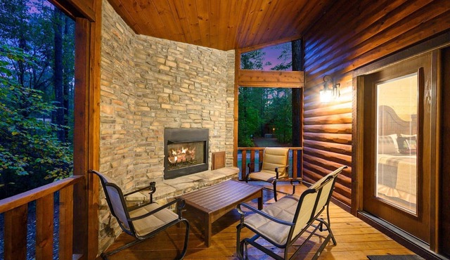 4 Master Bedrooms, Hot Tub, Playground- Single Story in Broken Bow