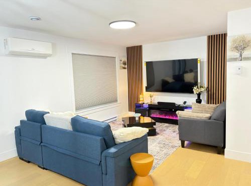 Full AC 3BR, 1 king Ensuite, 2 Queen, Sleeps 7 in Moncton