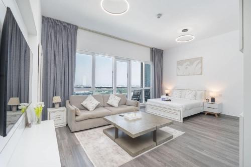 StayShort - Stylish Studio Apartment in Tecom's Prime Location in Dubai
